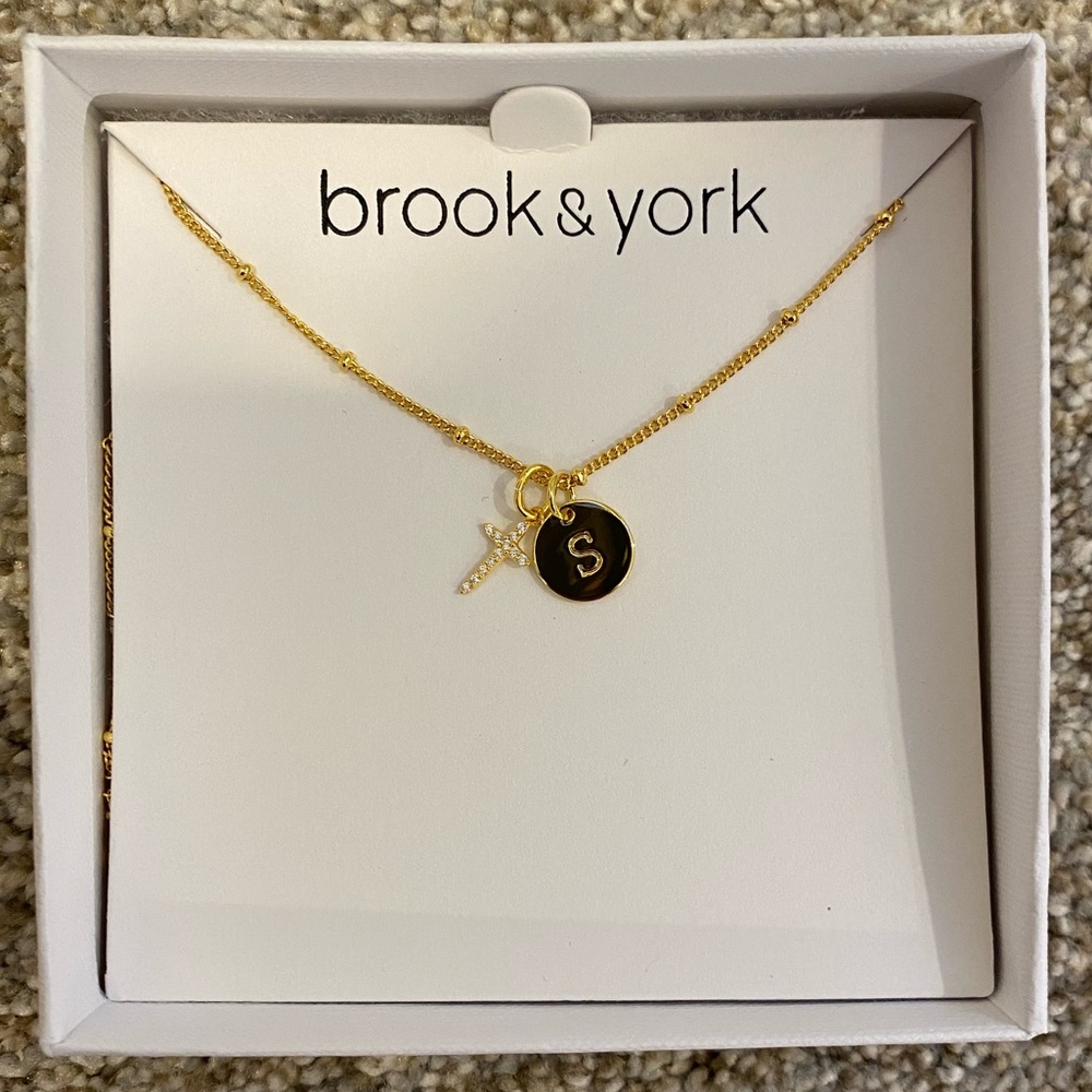 Brook & York Gold Minimalist Necklace BRAND NEW

accepting offers🤍